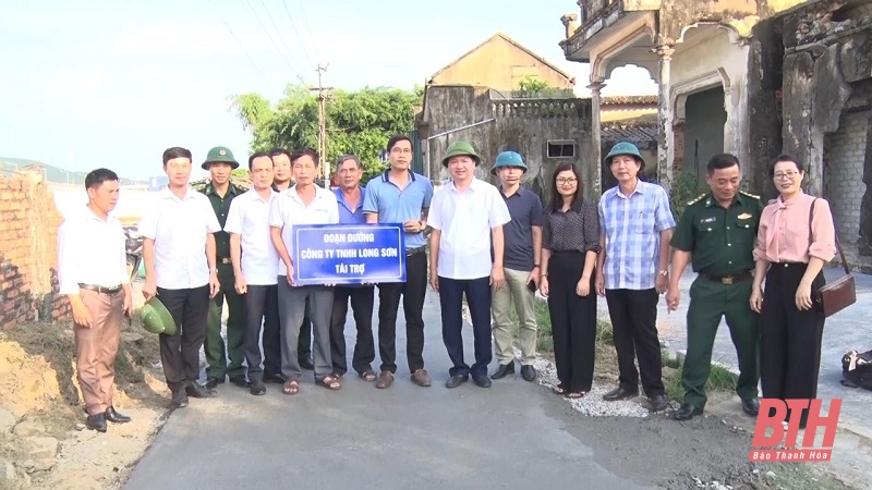 Công ty TNHH Long Sơn bàn giao công trình đường giao thông cho xã Hải Hà.