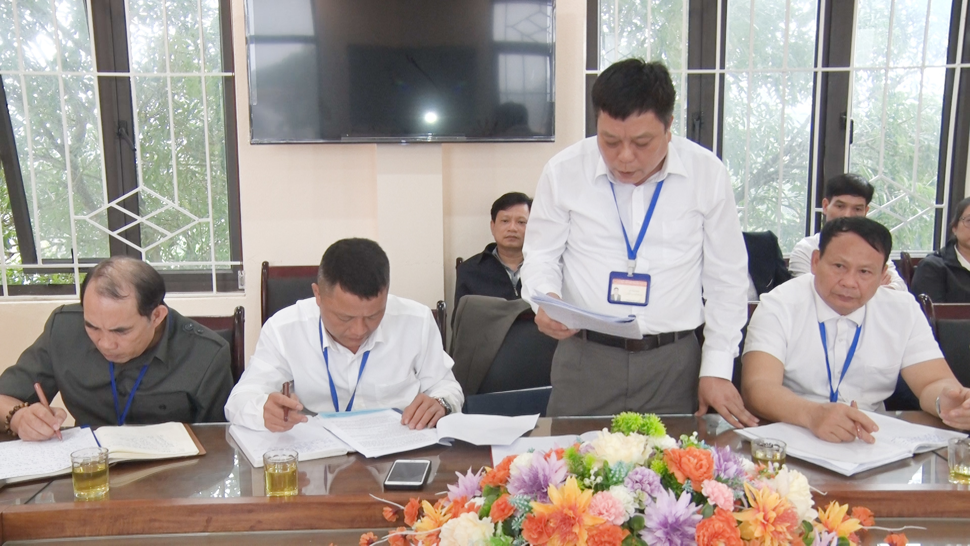 Lãnh đạo phường Hải Lĩnh báo cáo tiến độ xây dựng phường kiểu mẫu