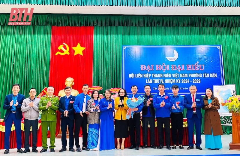 Ủy ban Hội LHTN phường Tân Dân khóa IV ra mắt nhận nhiệm vụ.