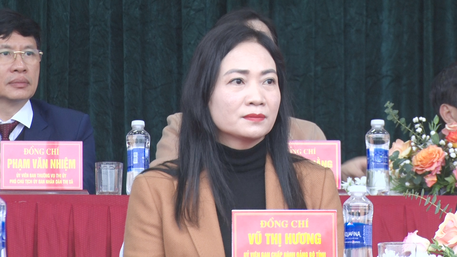 Đồng chí Vũ Thị Hương, Tỉnh ủy viên, Giám đốc Sở Lao động, Thương binh và Xã hội dự lễ giao nhận quân