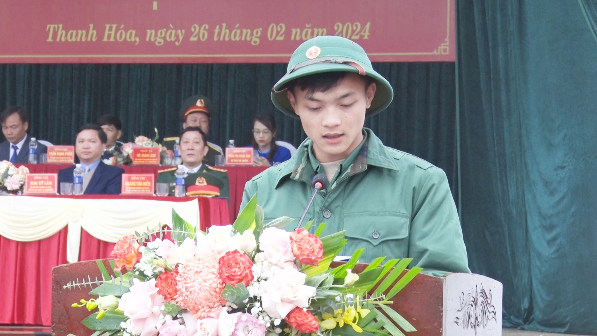 Tân binh Mai Xuân Đạt (xã Hải Nhân) phát biểu hứa quyết tâm hoàn thành xuất sắc mọi nhiệm vụ được giao
