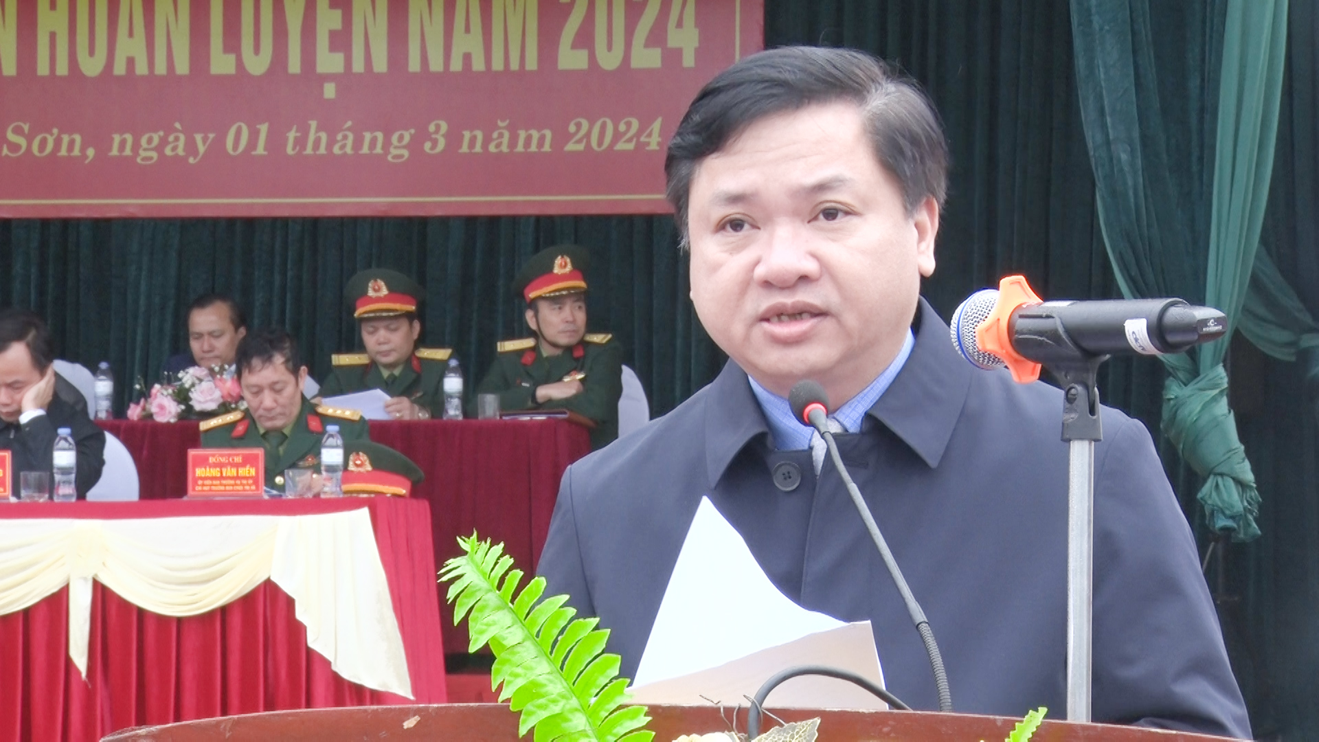 Đồng chí Mai Sỹ Lân, Ủy viên Ban Thường vụ Thị ủy, Phó Chủ tịch UBND thị xã phát biểu tại buổi lễ