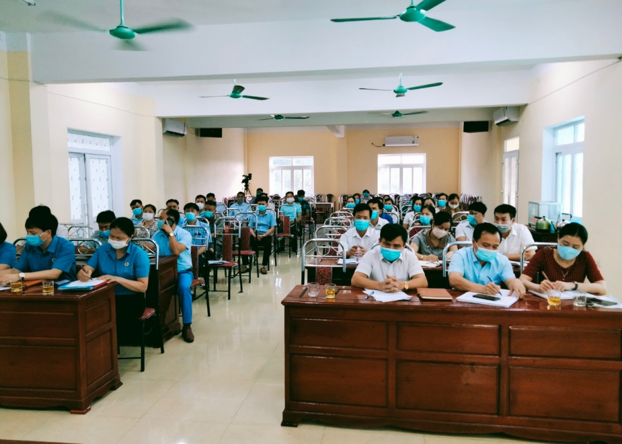 Các đại biểu dự hội nghị.