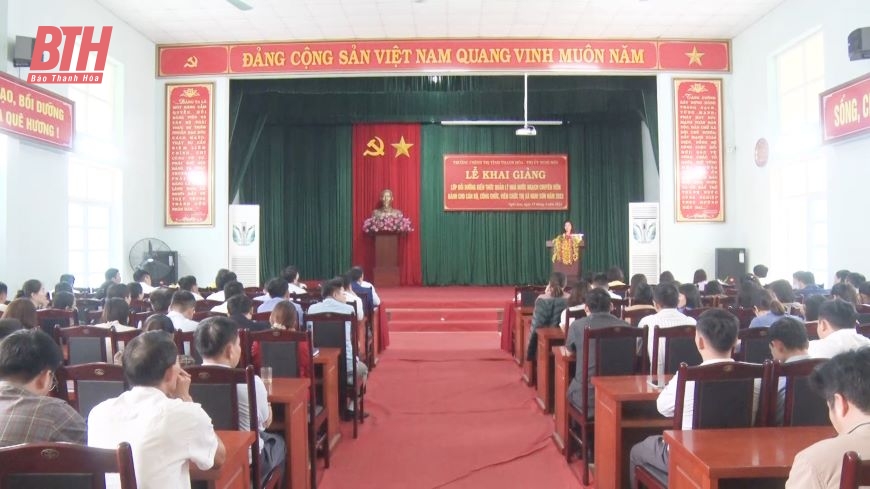 Lớp bồi dưỡng kiến thức quản lý Nhà nước