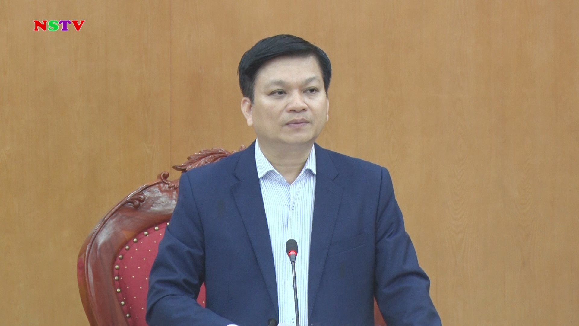 Đồng chí Trương Bá Duyên, Phó Bí thư Thường trực Thị ủy phát biểu kết luận hội nghị
