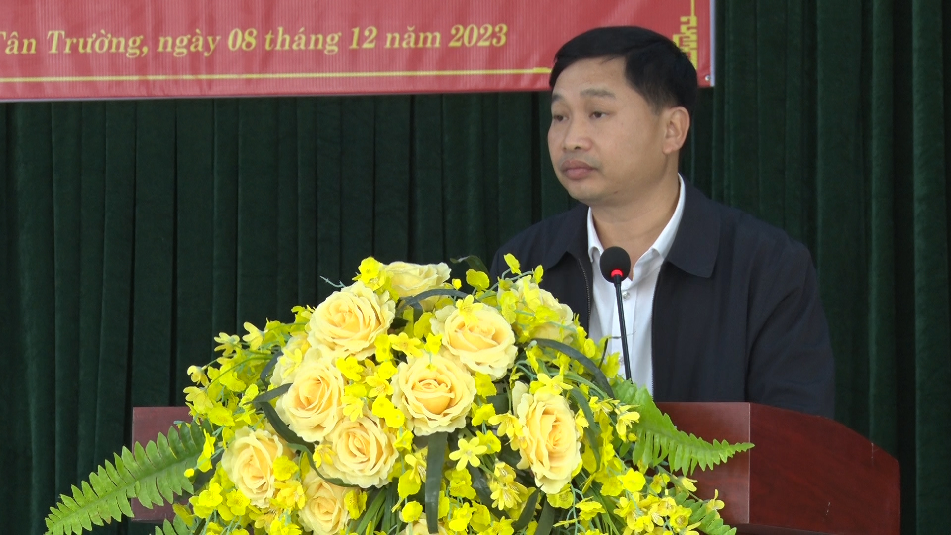 Đại diện lãnh đạo phòng Văn hóa và Thông tin thị xã phát biểu tại hội nghị