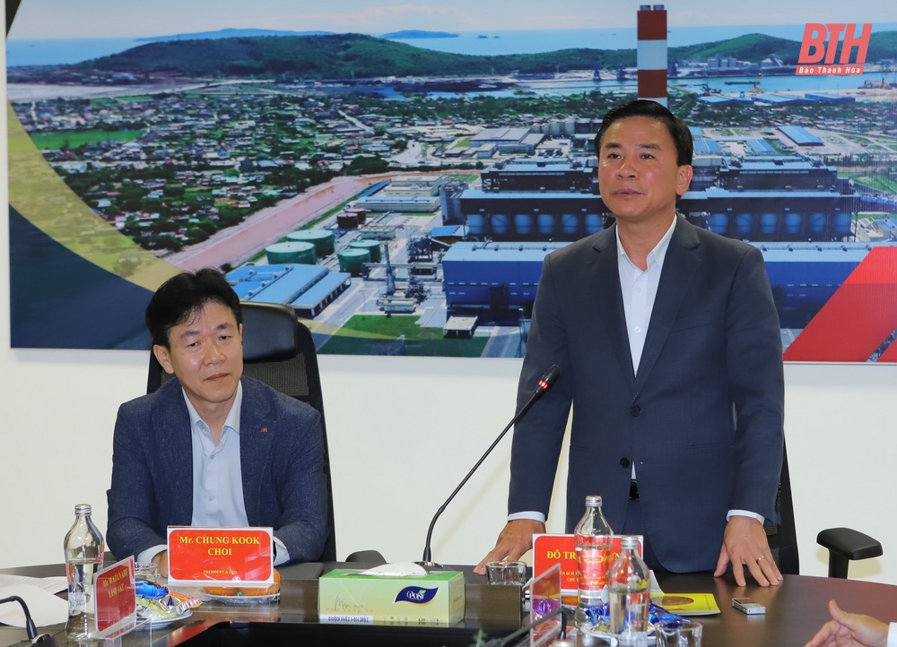 Bí thư Tỉnh ủy Đỗ Trọng Hưng phát biểu chỉ đạo tại buổi lễ ra quân sản xuất đầu xuân Giáp Thìn tại Nhà máy Nhiệt điện BOT Nghi Sơn 2.