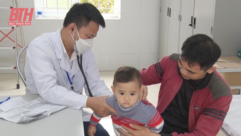 Công tác khám chữa bệnh ban đầu tại Trạm Y tế xã Hải Nhân.