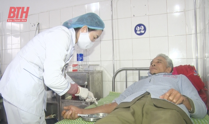 Đội ngũ điều dưỡng Bệnh viện Đa khoa Khu vực Nghi Sơn chăm sóc bệnh nhân tận tình