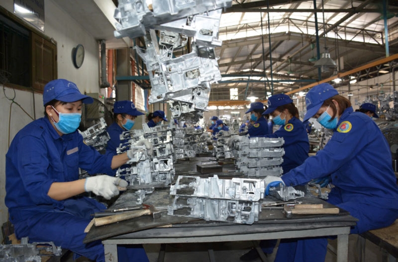 Công nhân Nhà máy Z117, Tổng cục Công nghiệp quốc phòng trong giờ làm việc.