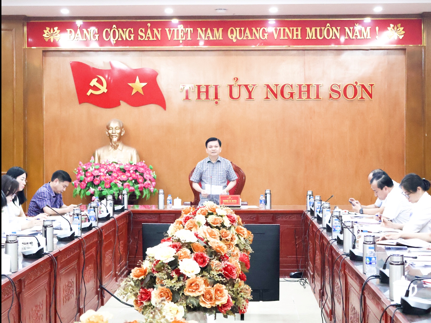 Đồng chí Trương Bá Duyên, Phó Bí thư Thường trực Thị ủy chủ trì hội nghị