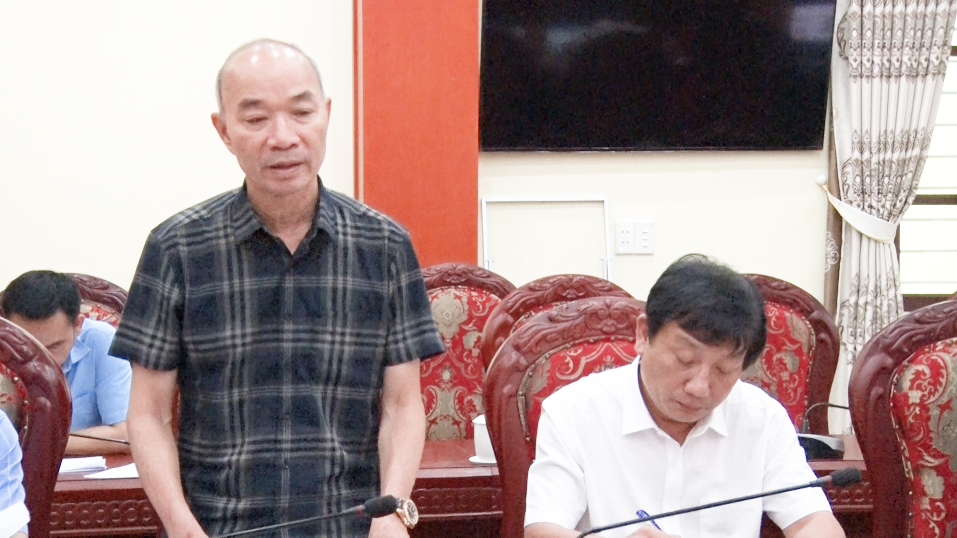 Lãnh đạo Phòng Tài chính - Kế hoạch phát biểu tại hội nghị
