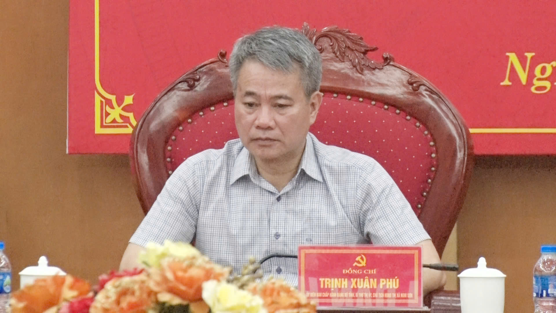 Đồng chí Trịnh Xuân Phú, Tỉnh uỷ viên, Bí thư Thị uỷ dự tại điểm cầu thị xã