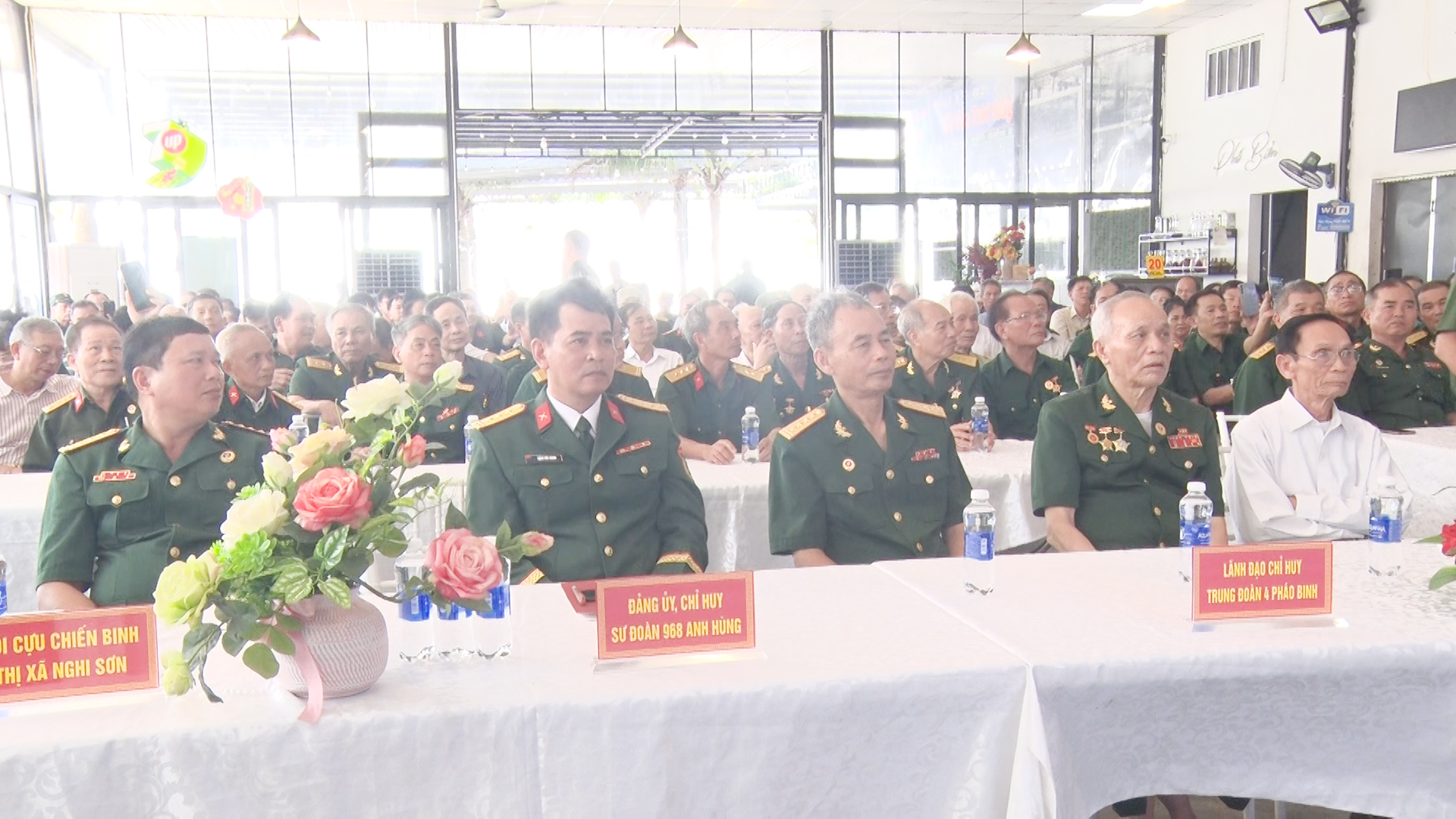 Các đại biểu dự giao lưu kỷ niệm