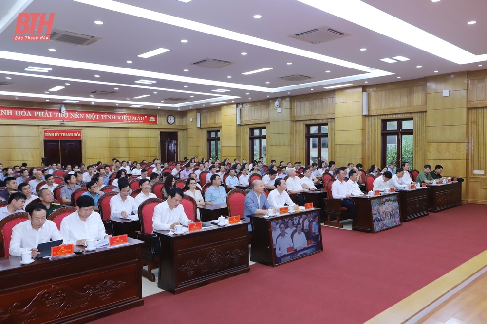 Các đồng chí lãnh đạo tỉnh và đại biểu dự tại điểm cầu Tỉnh ủy Thanh Hóa (Ảnh Báo Thanh Hóa)