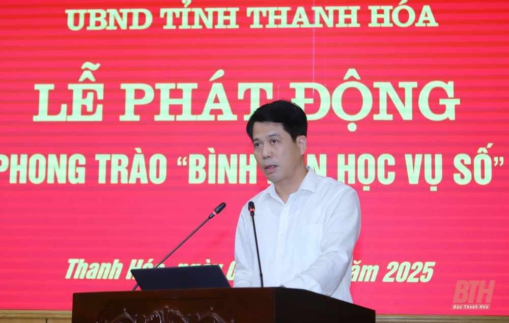 Đồng chí Trưởng Ban Tuyên giáo và Dân vận Tỉnh ủy Đào Xuân Yên trình bày Kế hoạch của Tỉnh ủy Thanh Hóa về triển khai phong trào “Bình dân học vụ số” trên địa bàn tỉnh.