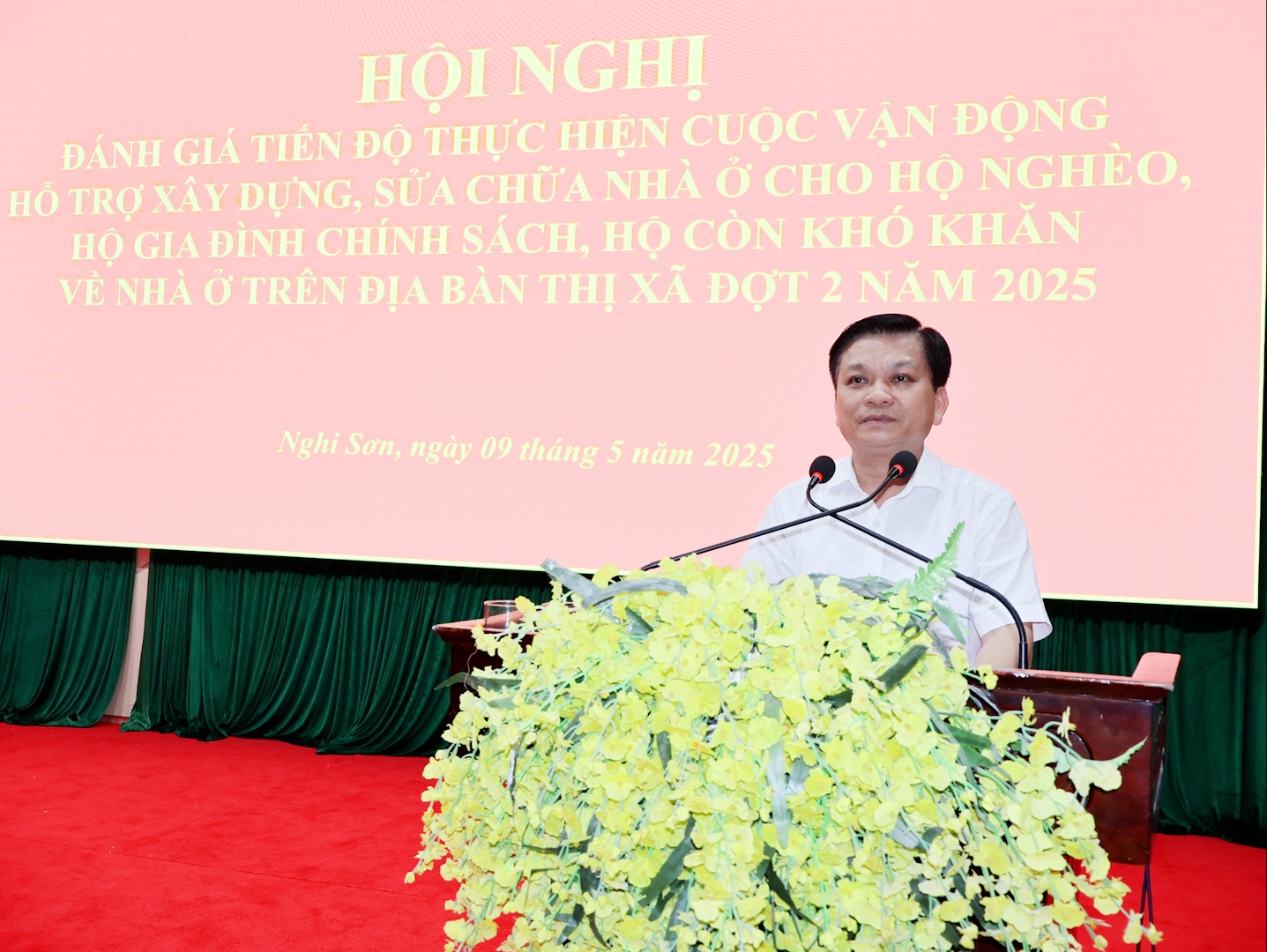 Đồng chí Trương Bá Duyên, Phó Bí thư Thường trực Thị ủy Nghi Sơn phát biểu kết luận hội nghị