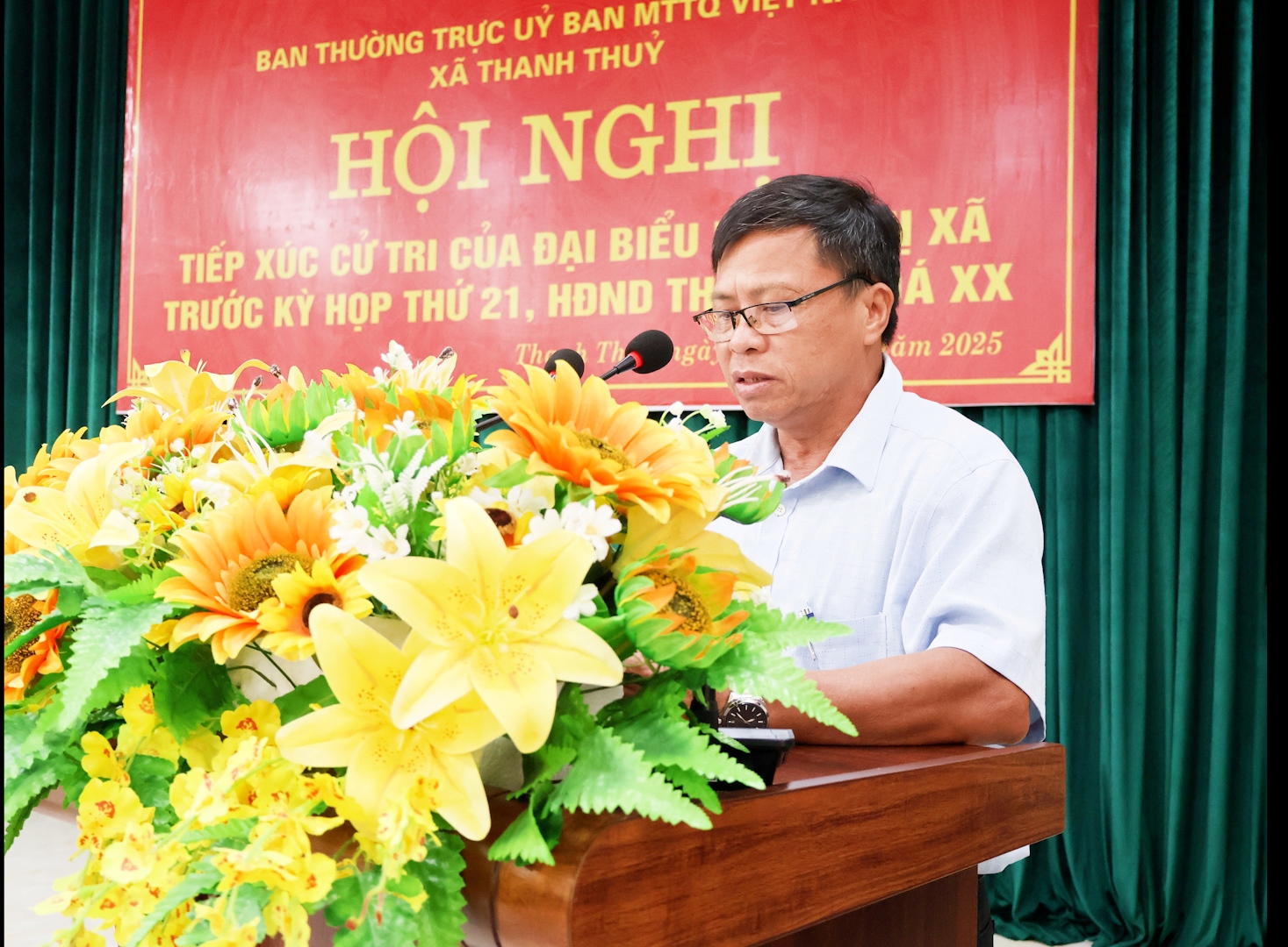 Cử tri kiến nghị tại buổi tiếp xúc