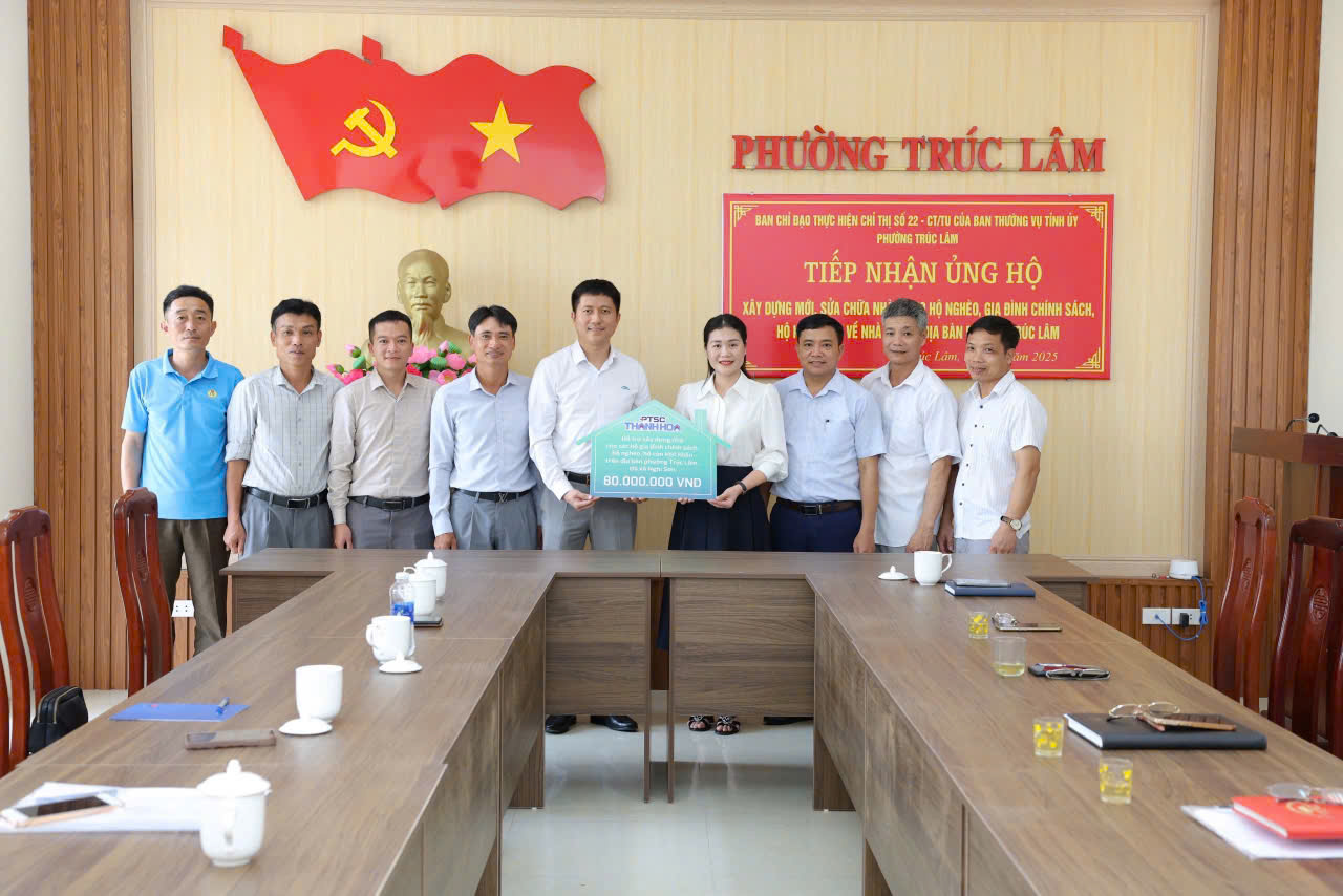 Ban Chỉ đạo phường Trúc Lâm tiếp nhận ủng hộ từ Công ty Cổ phần dịch vụ Kỹ thuật PTSC Thanh Hóa