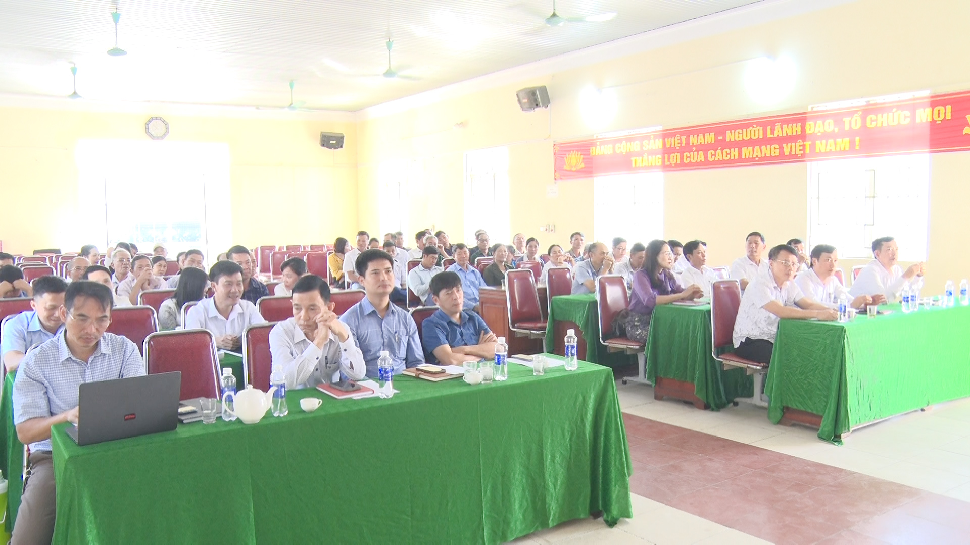 Các đại biểu dự tiếp xúc