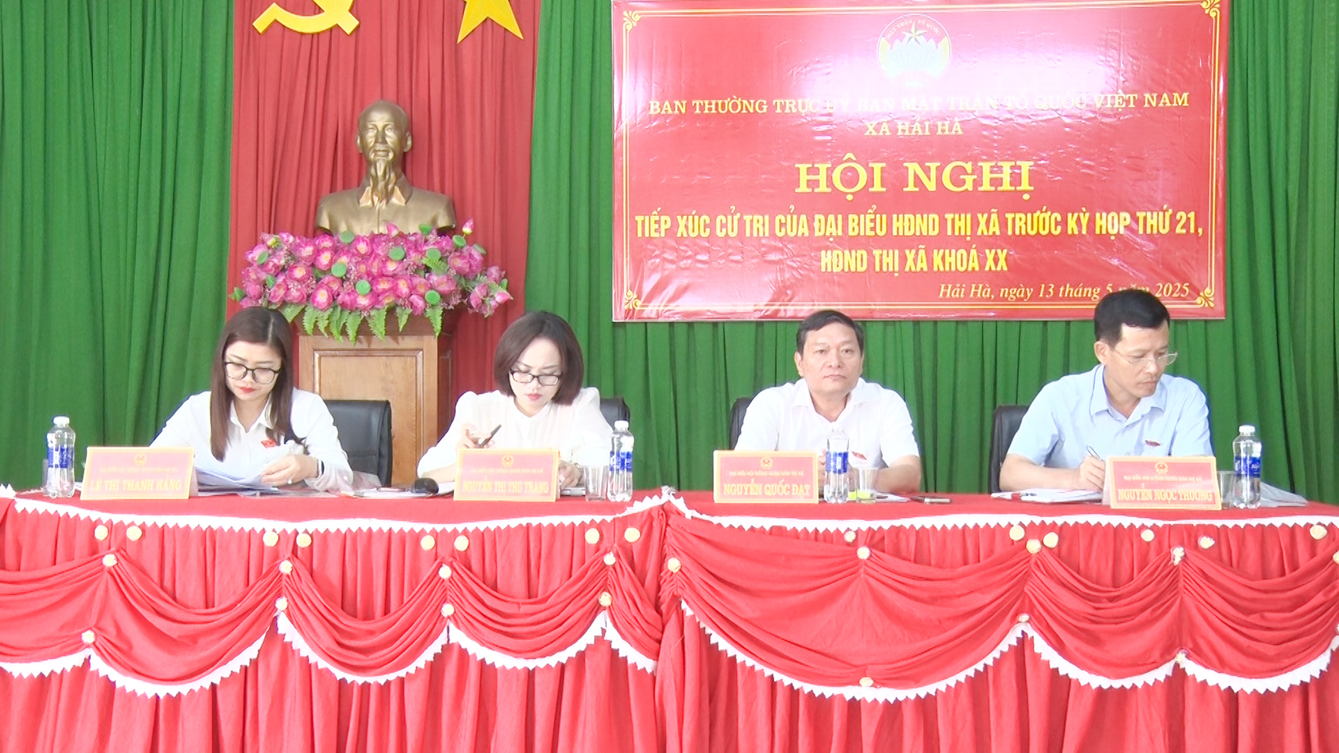 Đại biểu HĐND thị xã, đơn vị bầu cử số 8 tiếp xúc cử tri