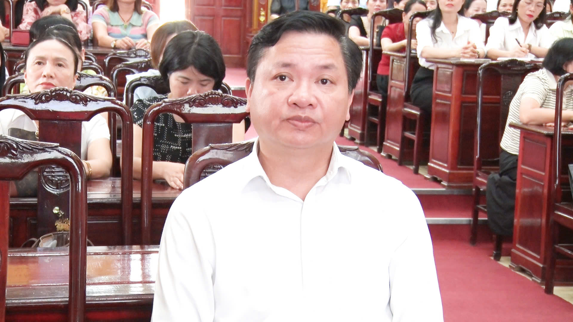 Đồng chí Mai Sỹ Lân, Phó Chủ tịch UBND thị xã dự hội nghị