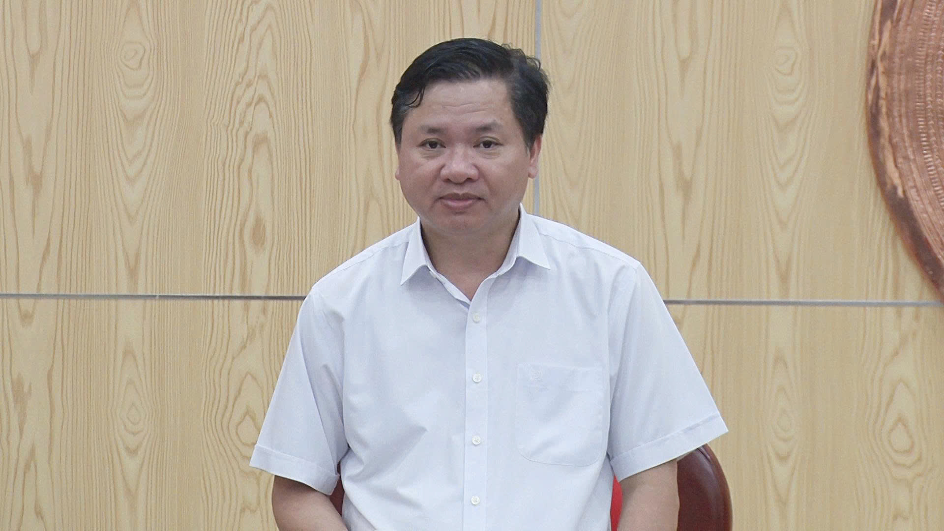 Đồng chí Mai Sỹ Lân, Phó Chủ tịch UBND thị xã chủ trì hội nghị