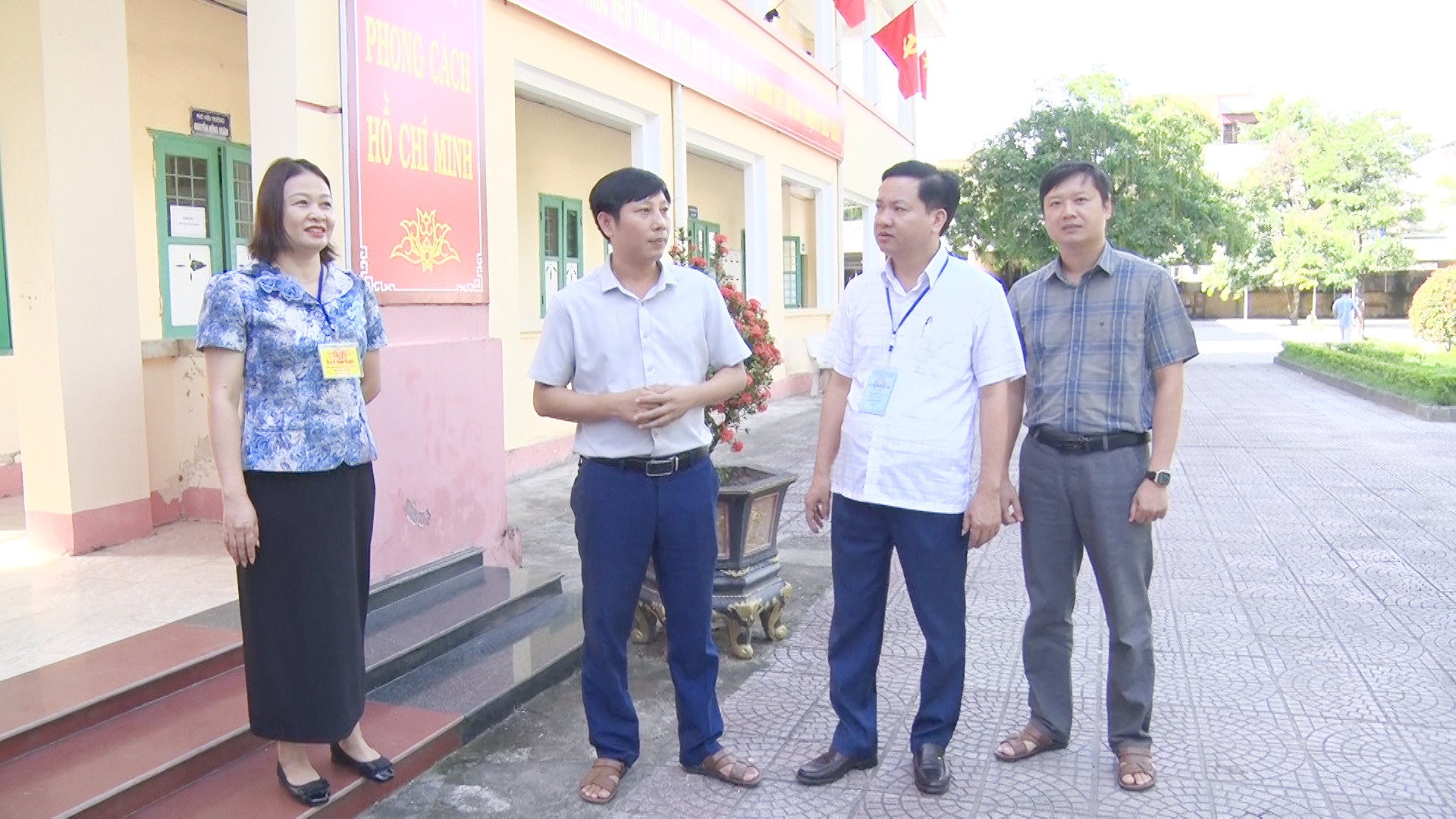 Đồng chí Mai Sỹ Lân, Phó Chủ tịch UBND thị xã kiểm tra công tác chuẩn bị cho Kỳ thi tốt nghiệp THPT năm 2025 tại điểm thi trường THPT Tĩnh Gia 1