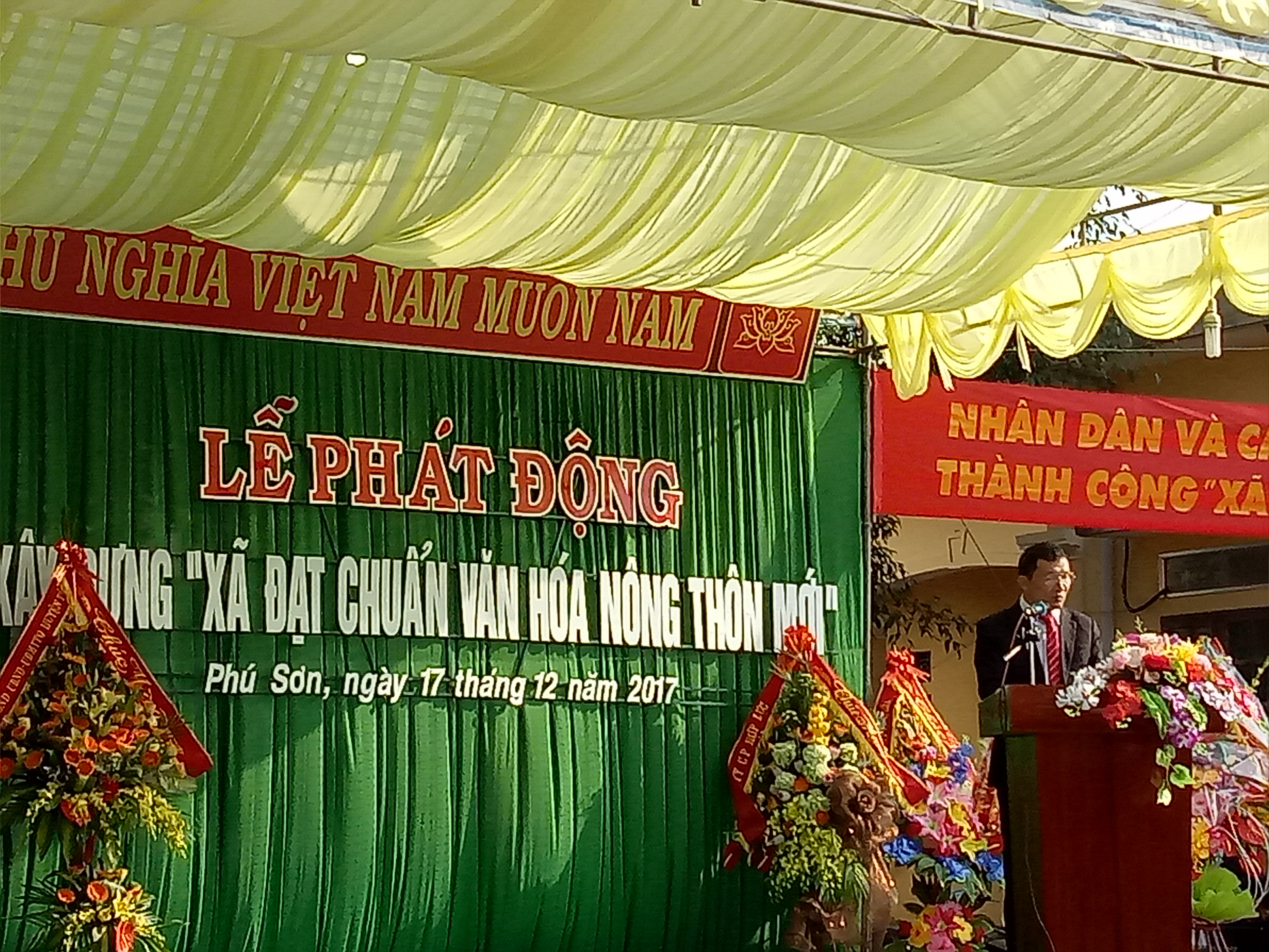Đồng chí Hà Văn Đức - Bí thư Đảng ủy xã Phú Sơn phát biểu khai mạc.