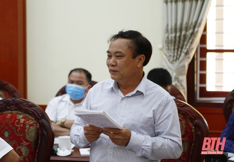 Thành viên đoàn công tác phát biểu tại buổi làm việc.