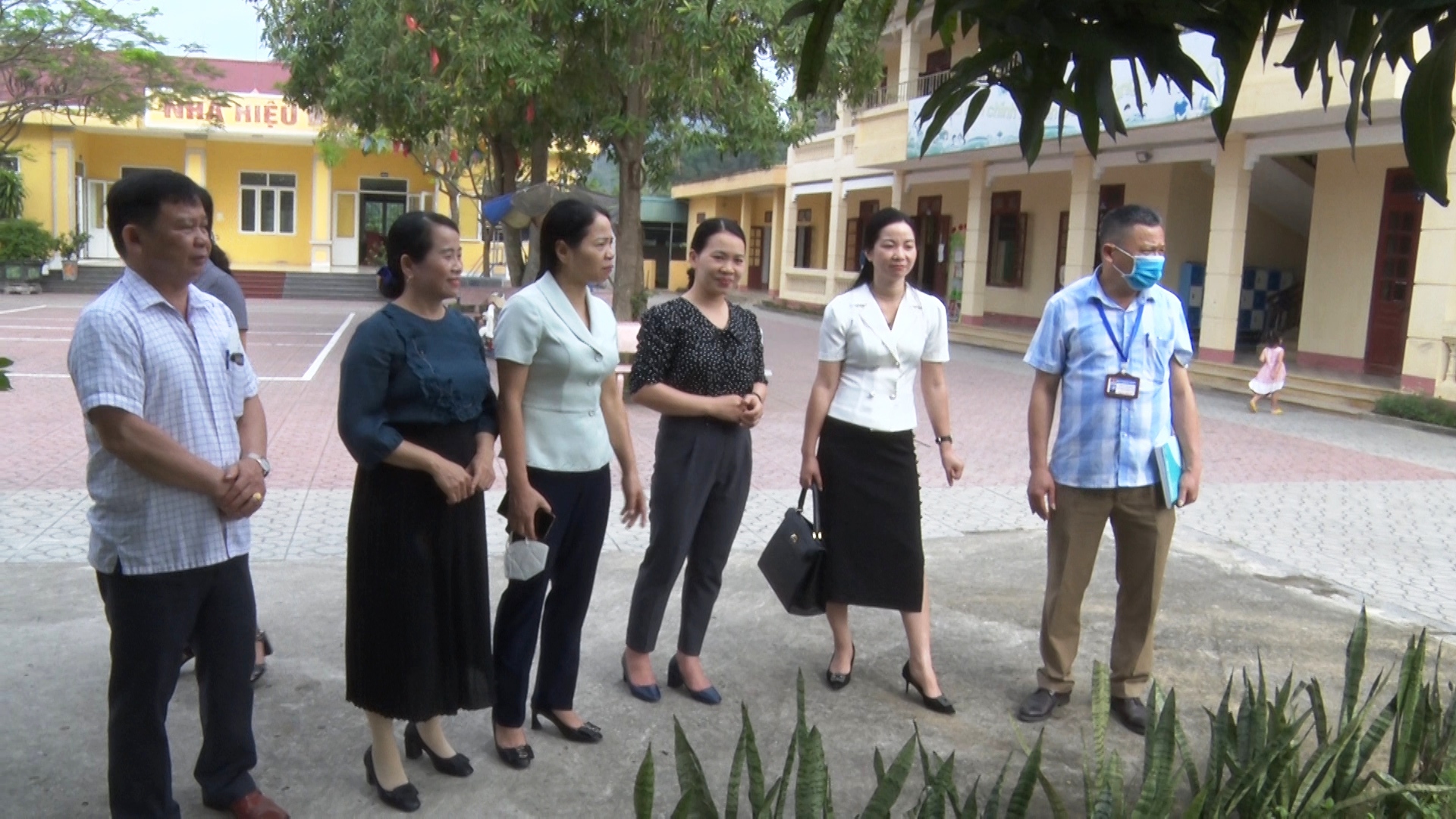 Đoàn đã đến khảo sát thực tế tại Trường Mầm non phường Tân Dân, thị xã Nghi Sơn.