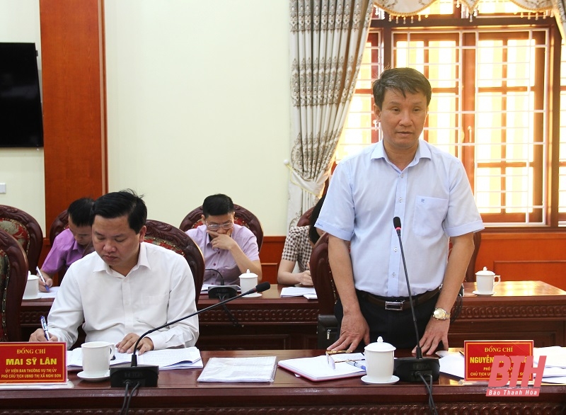 Lãnh đạo thị xã Nghi Sơn phát biểu tại buổi giám sát.