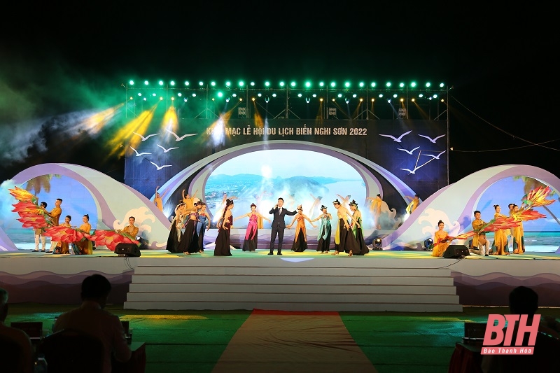 Phần mở màn với ca khúc “Đường về Thanh Hoá”.