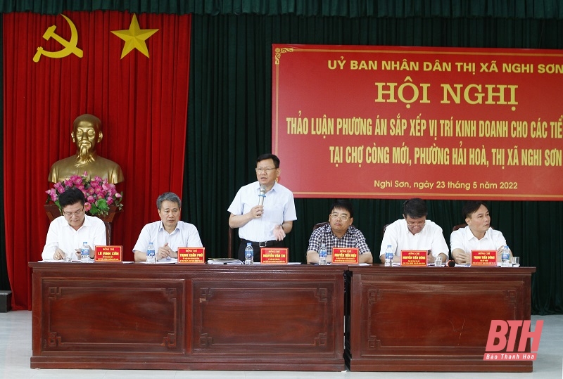 Đồng chí Nguyễn Văn Thi, Ủy viên Ban Thường vụ Tỉnh ủy, Phó Chủ tịch Thường trực UBND tỉnh chủ trì hội nghị.
