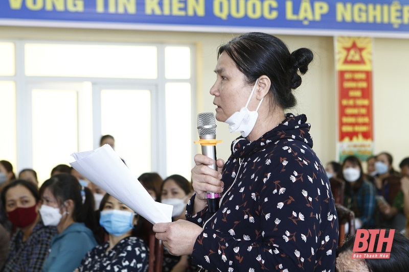 Đại diện tiểu thương phát biểu ý kiến tại hội nghị.