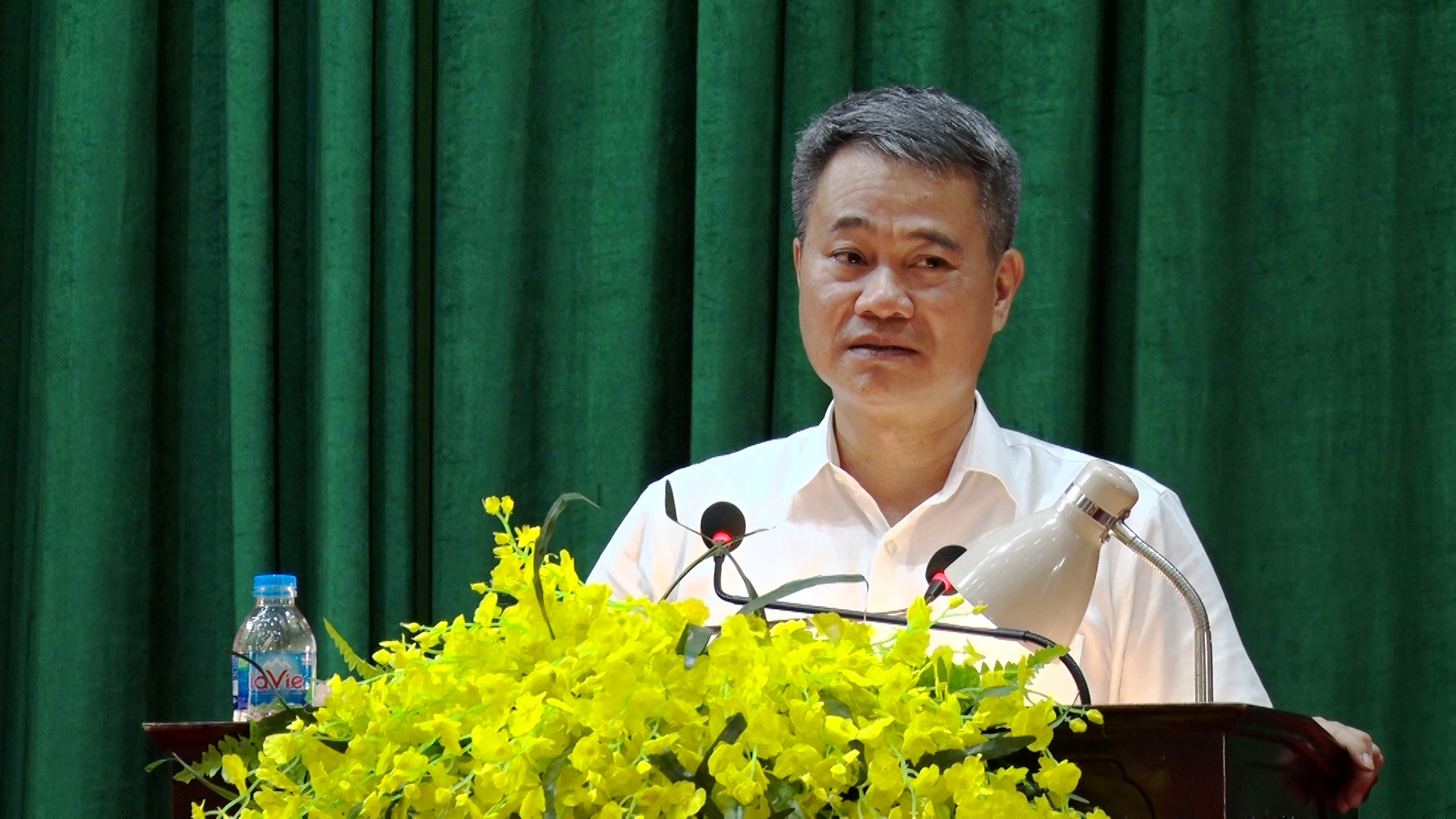 Đồng chí Trịnh Xuân Phú - Tỉnh ủy viên, Bí thư Thị ủy, Chủ tịch HĐND thị xã Nghi Sơn kết luận Hội nghị.
