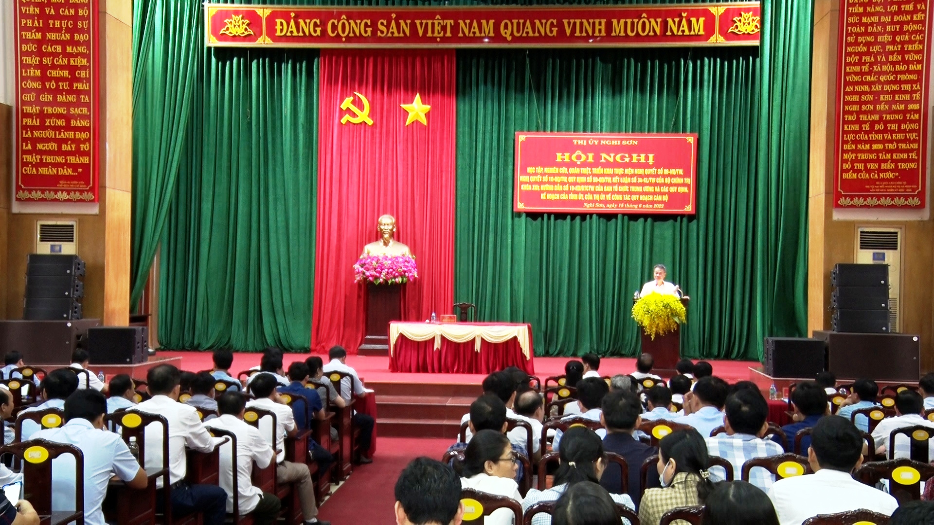 Toàn cảnh Hội nghị.