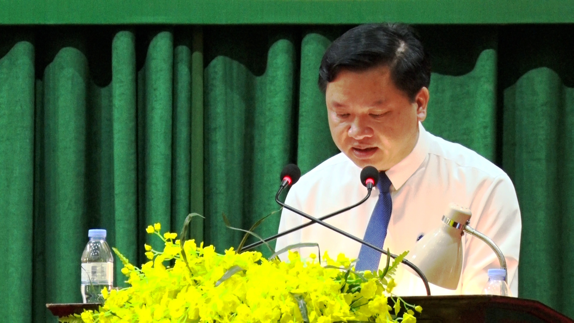 Đồng chí Mai Sỹ Lân - Ủy viên Ban Thường vụ Thị ủy, Phó Chủ tịch UBND thị xã đã thông qua diễn văn kỷ niệm 75 Năm Ngày Thương binh, Liệt sỹ