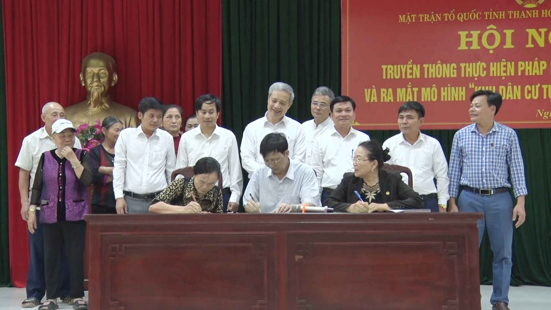 Ký cam kết việc thực hiện mô hình năm 2023.