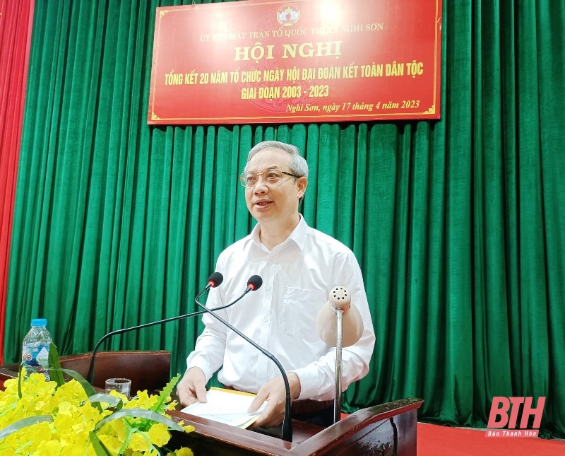 Đồng chí Nguyễn Văn Tòng, Phó Chủ tịch Ủy ban MTTQ tỉnh phát biểu chỉ đạo hội nghị.