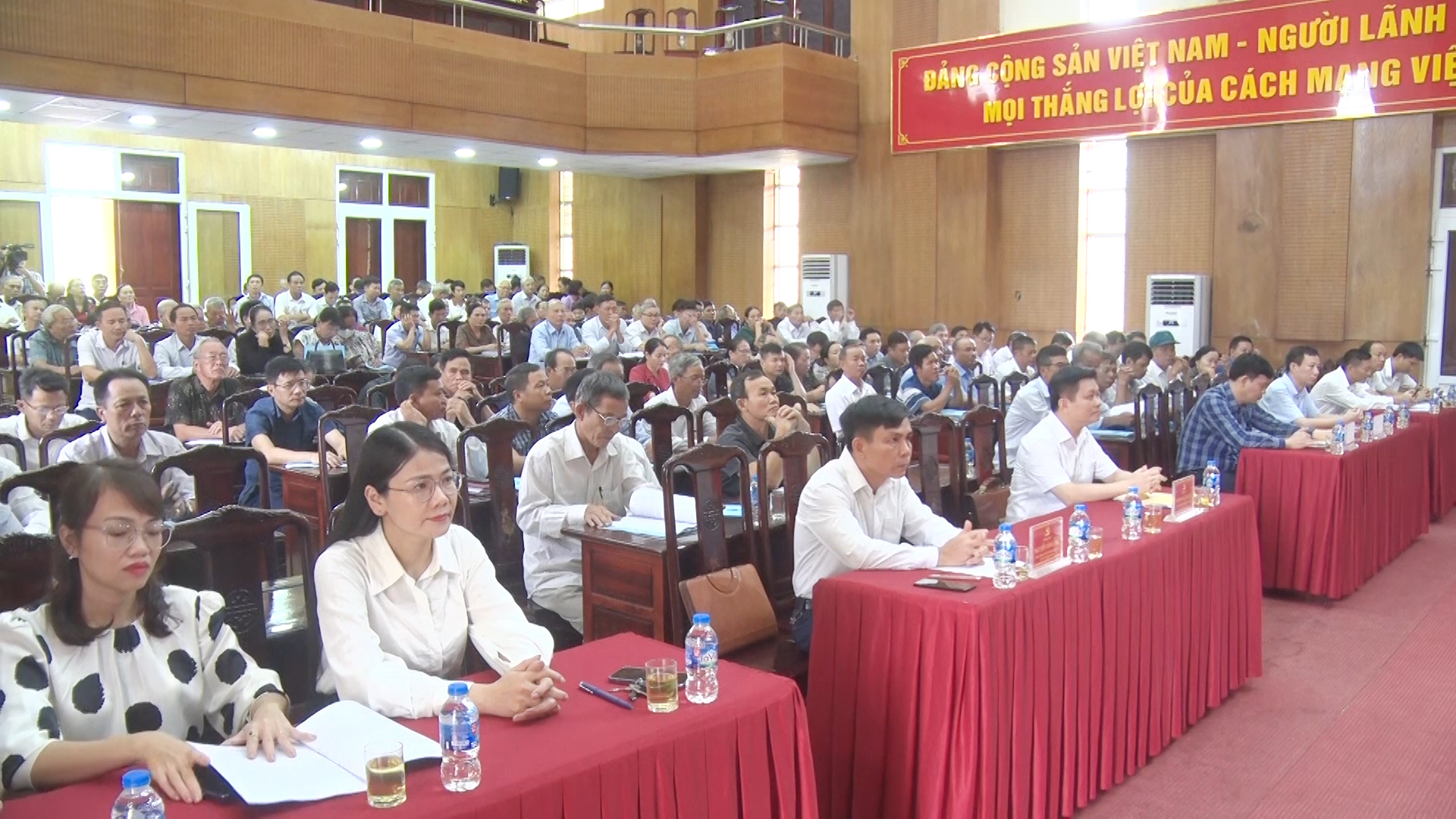 Các đại biểu tham dự Hội nghị.
