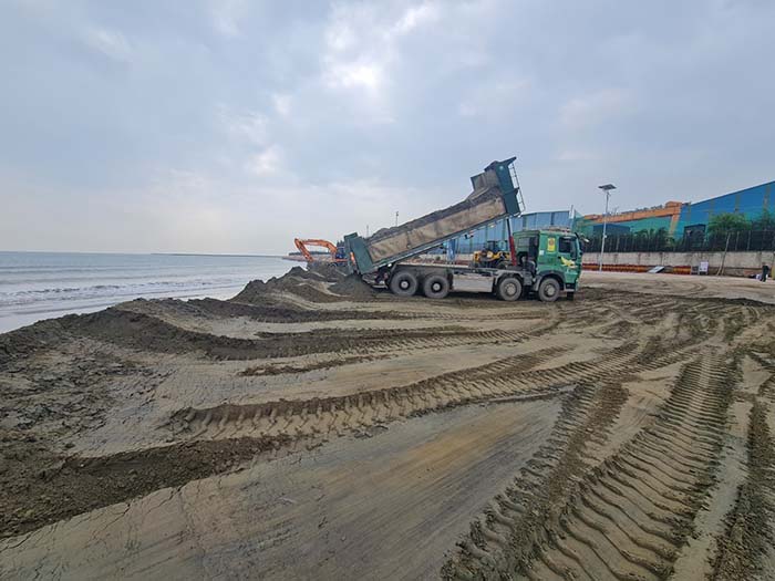 Công ty TNHH Long Sơn thi công san lấp bến số 3, cảng Container Long Sơn.