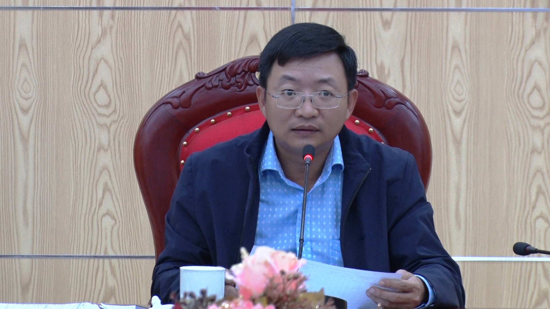 Đồng chí Nguyễn Thế Anh, Chủ tịch UBND thị xã chủ trì Hội nghị.