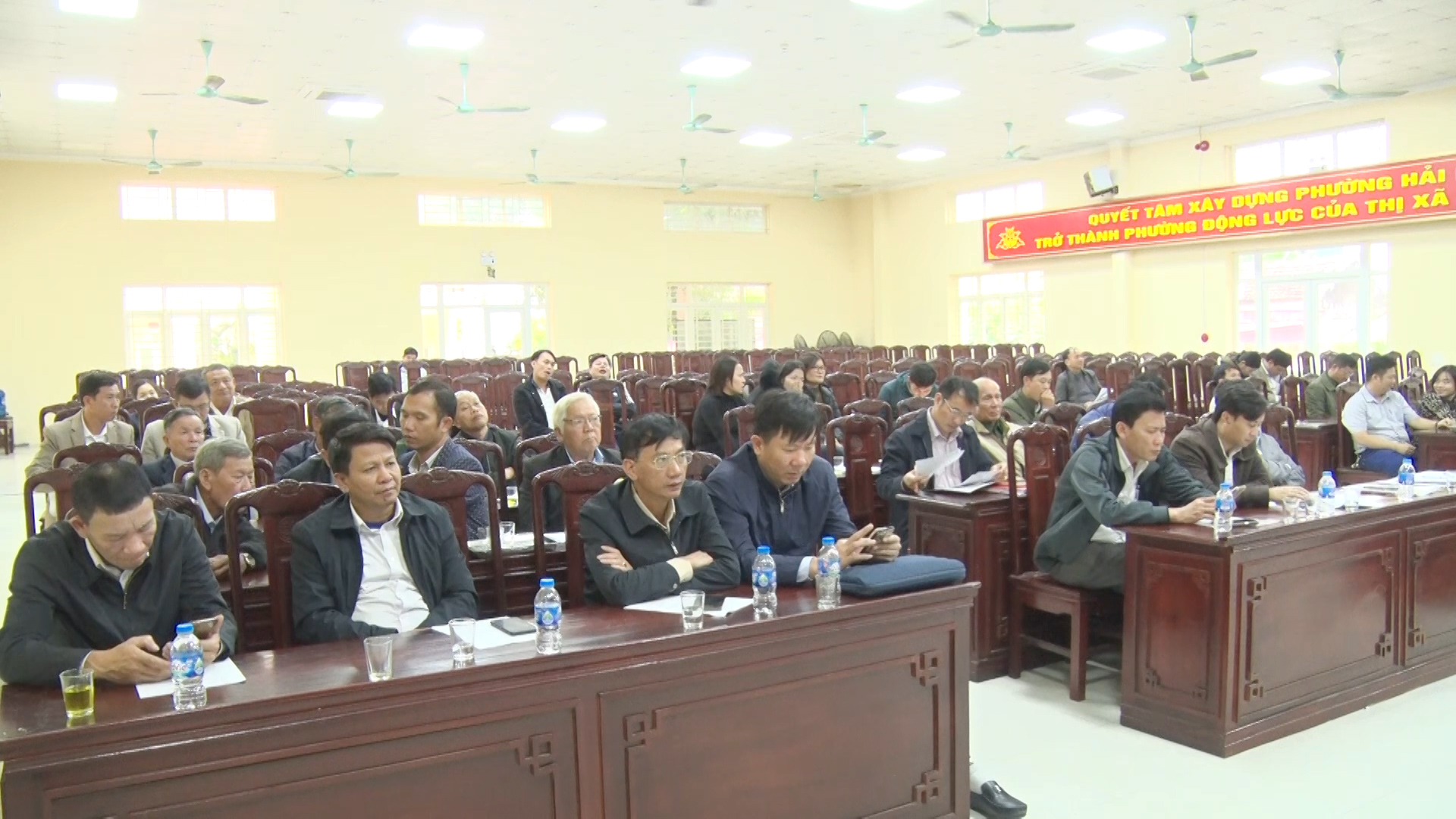 Các đại biểu tham dự Hội nghị công bố