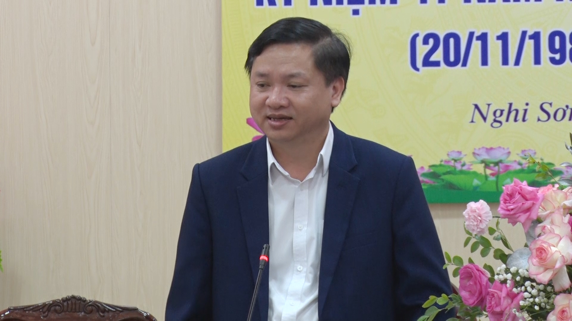 Đồng chí Mai Sỹ Lân, Phó Chủ tịch UBND thị xã phát biểu tại buổi Tọa đàm