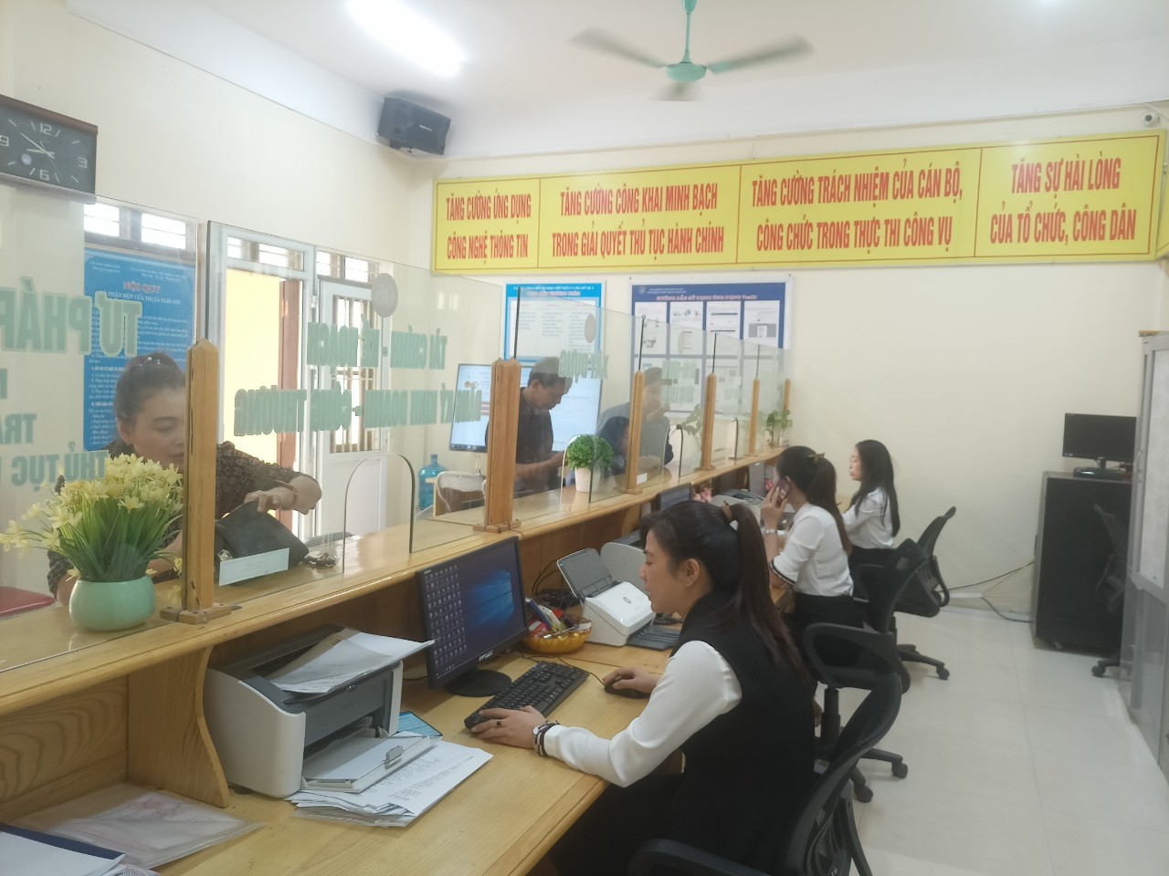 Bộ phận tiếp nhận và trả kết quả thị xã Nghi Sơn.
