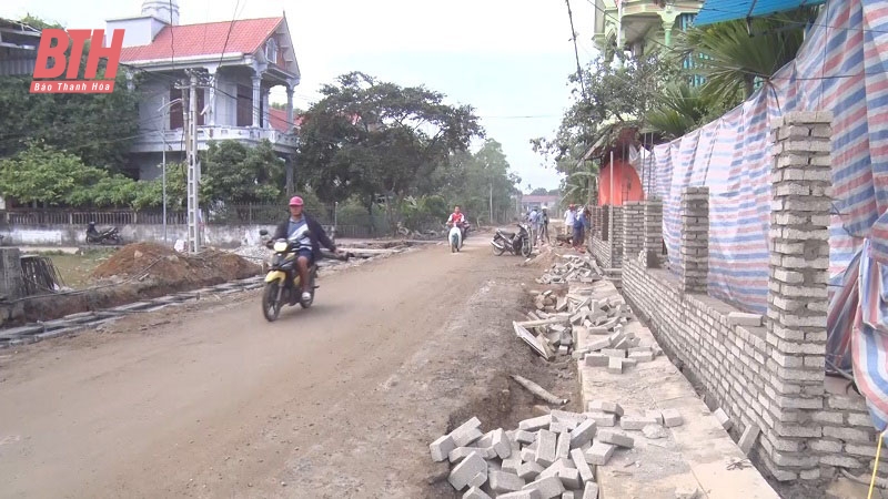 Nhờ hiến đất, mở rộng đường nên tuyến đường từ Quốc lộ 1A đi Kênh Nam qua địa bàn xã Hải Nhân được mở rộng thành 9m (Ảnh Sỹ Thành)