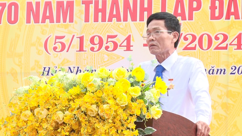 Đồng chí Nguyễn Hữu Đương, Bí thư Đảng uỷ xã Hải Nhân đọc diễn văn kỷ niệm tại buổi lễ