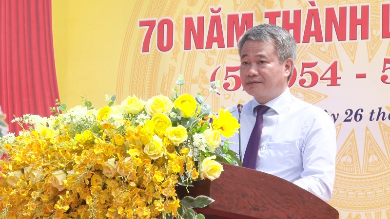 Đồng chí Trịnh Xuân Phú, Tỉnh uỷ viên, Bí thư Thị uỷ, Chủ tịch HĐND thị xã Nghi Sơn phát biểu tại lễ kỷ niệm
