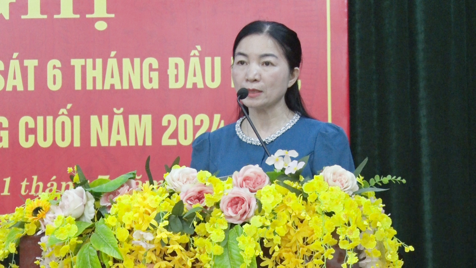 Đại diện lãnh đạo Ủy ban Kiểm tra Thị ủy phát biểu tại hội nghị